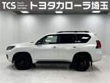 後席ガラスにフィルムが貼られております!直射日光の緩和とプライバシー保護にも役立ちます!