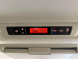 【リアオートエアコン】広い後部座席には必須の機能!風量や温度を自動で調整し前席と同様な車内環境にしてくれるリアオートエアコンを装備。夏の暑さも冬の寒さもストレスなく快適にお過ごしいただけます♪