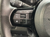 ステアリングにオーディオ操作スイッチが付いています。オーディオ画面に直接タッチしなくても操作が出来ますので、運転に集中できます。