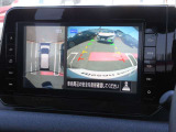 アラウンドビューモニター搭載!9インチ大型ナビモニターに、真上から見下ろしているかのような映像を見ながら安全に駐車できます。さらに人や自転車など周囲に動くものがあると表示とブザーでお知らせします。