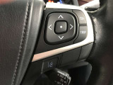 ステアリングスイッチ付き。前方から目を離すことなく操作することが可能です。