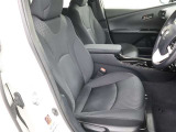 包み込むようなホールド感のあるシートでお車の操作性だけでなく、運転中の疲れも軽減!長時間の運転やお体をしっかりサポートします!