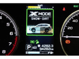 X-MODEは路面に応じてモードを選択するだけで4輪の駆動力やブレーキなどを最適にコントロール。悪路からのスムーズな脱出をサポートします。