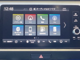 Honda CONNECTディスプレーはナビ、スマホ連携、車両情報表示、各種設定操作を一つに集約した高機能タッチパネル。直感的に使える便利なインターフェースです。