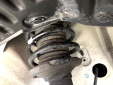 お車を安心してお乗りいただく為には、足回りの定期点検が欠かせません。サービスサポート(有償保証)では無料点検もご提供しており、安心のカーライフをお過ごしいただけるサポート体制が整っています。
