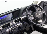 ★使いやすさや安全性を追求したステアリング周り!高級車ゆえにスイッチ類が多いのも特徴ですね!考え尽くされた配置ですぐに使いこなす事が出来ますのでご安心下さい!是非、体感してみて下さい!!