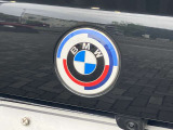 トランクエンブレムもM社創立50周年記念エンブレム!