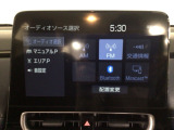 【ディスプレイオーディオ】スマートフォンに接続すると、音楽を聴くことができます♪もちろんFM/AMラジオもお聞きいただけますよ♪