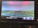 【バックカメラ】運転が苦手な方も車庫入れラクラクです!ギアをリバースに入れれば自動的に切り換わりますので、面倒な操作は不要です♪狭い駐車場もお車を傷つけず安心ですね!