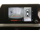パノラミックビューモニター付きです。車両を上から見たような映像をディスプレイオーディオ画面に表示。運転席からの目視だけでは見にくい、車両周辺の状況をリアルタイムでしっかり確認できます。