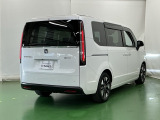 プライバシーガラスが装備されています。外を見るときには気にならずに、後方車両からは車内が見えにくくなってます