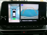 アラウンドモニター 白線や駐車車両をナビ及びルームミラーに表示 駐車している車両との位置関係も一目で分かって安心です