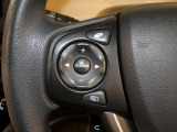 【ステアリングリモコン】ステアリングにオーディオ調節可能なスイッチが装備されていますので運転中でも視線をそらさずにオーディオの調節が可能です!