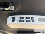 パワーウィンドウ・電格ミラー付き。狭い駐車の際にも便利です。