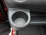 カップホルダーは運転席や助手席からちょうど手の届く位置です!!