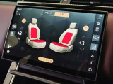 【リアシートヒーター(コールドクライメートパック)OP価格￥380,000】後部座席にもシートヒーターが搭載されており、シーズン問わずに快適なドライブをお楽しみいただけます。