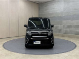 お車購入のポイントとなるフロントマスクです!シャープな目つきが印象的なデザインのヘッドランプです。