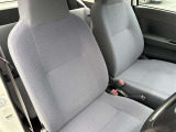 運転席シートに大きなヘタレ・汚れ等はなく、快適にお乗りいただけます。