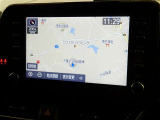 【ディスプレイオーディオ】・・・大型ディスプレイに各種オーディオ機能(AM/FMチューナー、Bluetooth対応)とスマートフォン連携機能を搭載。