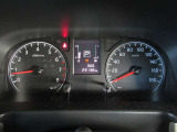 大きくて視認性の良いアナログメーターです。 走行距離 29138Km