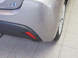 コーナーセンサーを車の前後に装備。障害物までの距離に応じて警告音を変えてお知らせ。縦列駐車時や駐車場・車庫などでの取り回しをサポートします。詳細は販売店スタッフまでおたずねください。