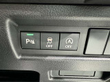 コーナーセンサーを車の前後に装備。障害物までの距離に応じて警告音を変えてお知らせ。縦列駐車時や駐車場・車庫などでの取り回しをサポートします。詳細は販売店スタッフまでおたずねください。