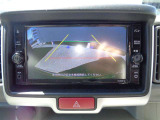 バックカメラも付いて車庫入れも安心です。
