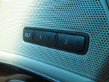 運転席のシートポジションを記憶しておけるメモリーボタン