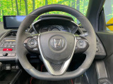 【純正革巻きステアリング】上質な革を使用することで、手にしっかり馴染みとても運転しやすいハンドルです♪