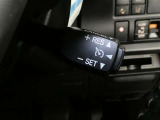 【クル-ズコントロ-ル】・・・高速道路などで一定速度でのクルージングが可能。 余分なアクセル操作を減らし、ドライバーの負担を軽減。 燃費の向上にも貢献します。