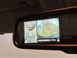 複数のカメラの映像をもとに、クルマを真上から見ているような映像をドライバーに提供し駐車をサポートする機能です。