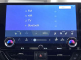 ブルートゥースに接続することにより、スマホに入ったお気に入りの音楽を車内で楽しむことができます♪あると本当に便利な機能になっています!