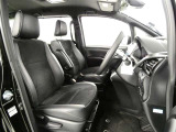 高いホールド性で運転姿勢が安定します。長距離ドライブでも疲れにくいのが魅力です。快適なドライビングライフをお送りください♪