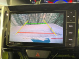 【バックカメラ】駐車時に後方がリアルタイム映像で確認できます。大型商業施設や立体駐車場での駐車時や、夜間のバック時に大活躍!運転スキルに関わらず、今や必須となった装備のひとつです!