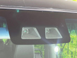 【スマートアシスト】走行中に前方の車両等を認識し、衝突しそうな時は警報とブレーキで衝突回避と被害軽減をアシスト。より安全にドライブをお楽しみいただけます。