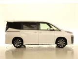 両側パワースライドドア付きだから、狭い駐車スペースなどでの 乗り降りラクラク!小さなお子さまのいるご家庭には嬉しい装備。