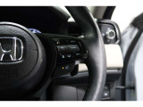 Hondaセンシングの機能のひとつ、アダプティブクルーズコントロール付!アクセルから足を離しても設定したスピードと前車との車間を保ち走行してくれます!車線維持もアシスト☆高速道路で疲労軽減ですね☆