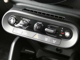 エンジンスタート/ストップのトグルスイッチやエアコンのボタンなどは、センターパネルに集約されています!