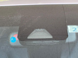 【トヨタセーフティセンス】走行中に前方の車両等を認識し、衝突しそうな時は警報とブレーキで衝突回避と被害軽減をアシスト。より安全にドライブをお楽しみいただけます。