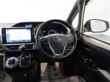 視界も良く、運転のしやすいおクルマです。実際にお座りになってお確かめください!