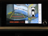 車両を上から見たような映像を映し出すパノラミックビューモニター付きです。