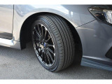 タイヤサイズは225/45R18です