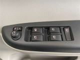 パワーウィンドウスイッチで運転席から全席の窓の開閉ができます♪