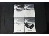 保証書・記録簿・取扱説明書と揃っていいます。キーの電池は新品にお取替えしてから納車させて頂きます。