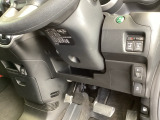 便利なパワースライドドアや、燃費を抑えるECON、横滑りを防ぐVSA等のスイッチ類は、運転席右側、手の届きやすい位置にあります。