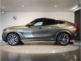 【XDrive】強大なパワーをXdriveシステムが瞬時に理想的な可変配分を行い、かつてない安心・快適・スポーティな走りを約束します。走行状況に応じてトルク配分を最適化してくれる優れものです!