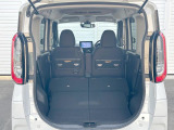 普段のお買い物や通勤、送迎等に十分な荷室スペースを確保しております。セカンドシートを倒すと、大きな荷物の積載も可能です♪