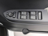パワーウィンドゥ 運転席ドアスイッチ照明付です。電動格納ミラーも手元でワンモーションで可能です。