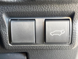 【パワーバックドア】スマートキーや運転席のボタンを押すだけでリアゲートが自動で開閉します!荷物を持っている時や、高い位置にあるバックドアを閉める際に便利な機能です♪