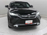 プリクラッシュセーフティに交差点右折時の対向直進車及び右左折時の対向方向から横断してくる歩行者を検知する機能を追加した予防安全パッケージ「Toyota Safety Sense」が採用されています。